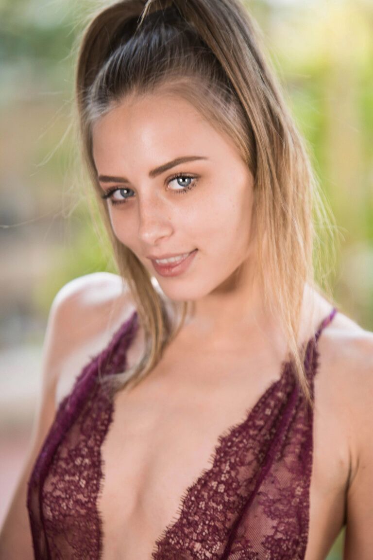21P Hot honey Kyler Quinn and curvy MILF London River play with each other's muff