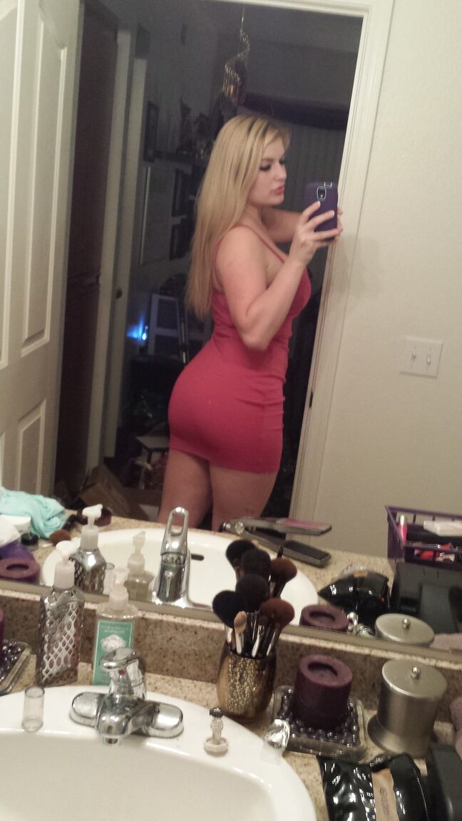 14P Amateur model Danielle Ftv takes non nude selfies in a variety of outfits