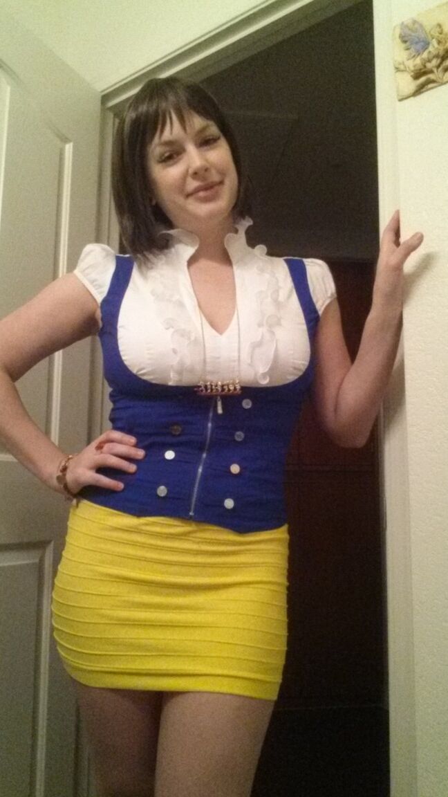 14P Amateur model Danielle Ftv takes non nude selfies in a variety of outfits