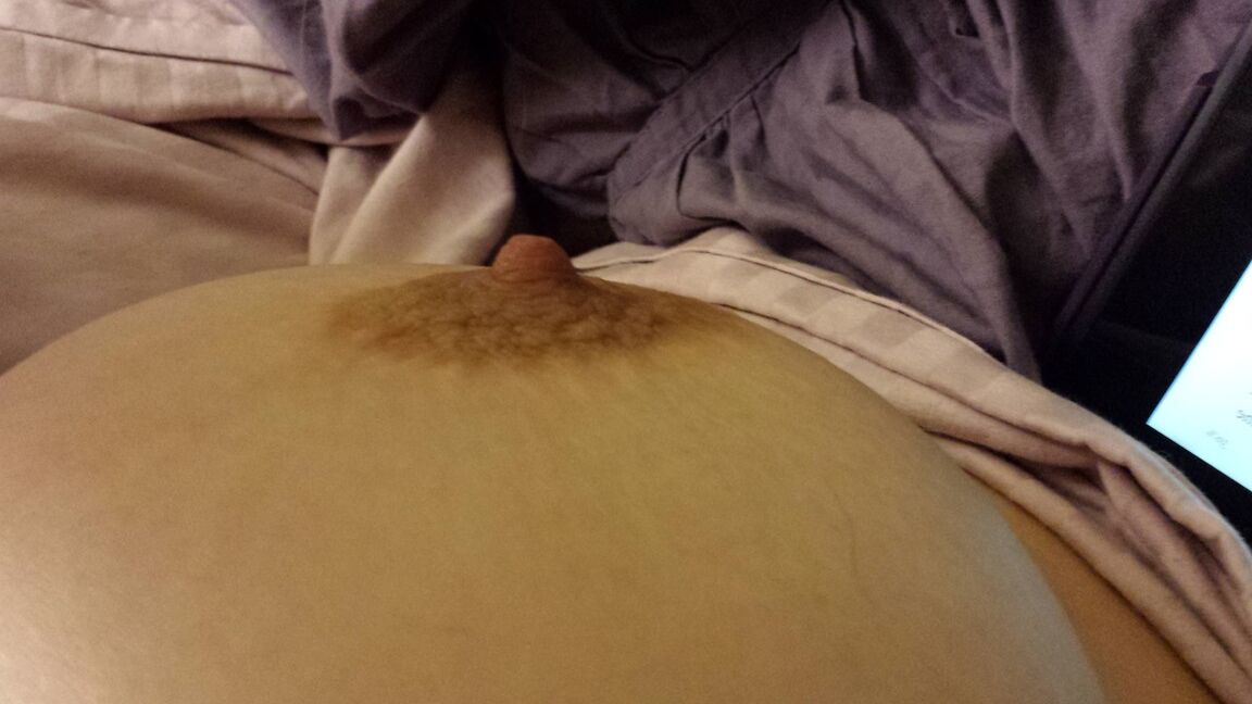 15P Amateur chick Danielle takes candid selfshots with and without clothes on