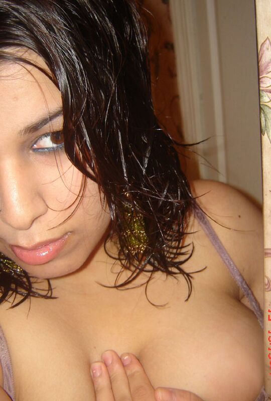 10P Images assorties d'une indienne aux gros seins nue