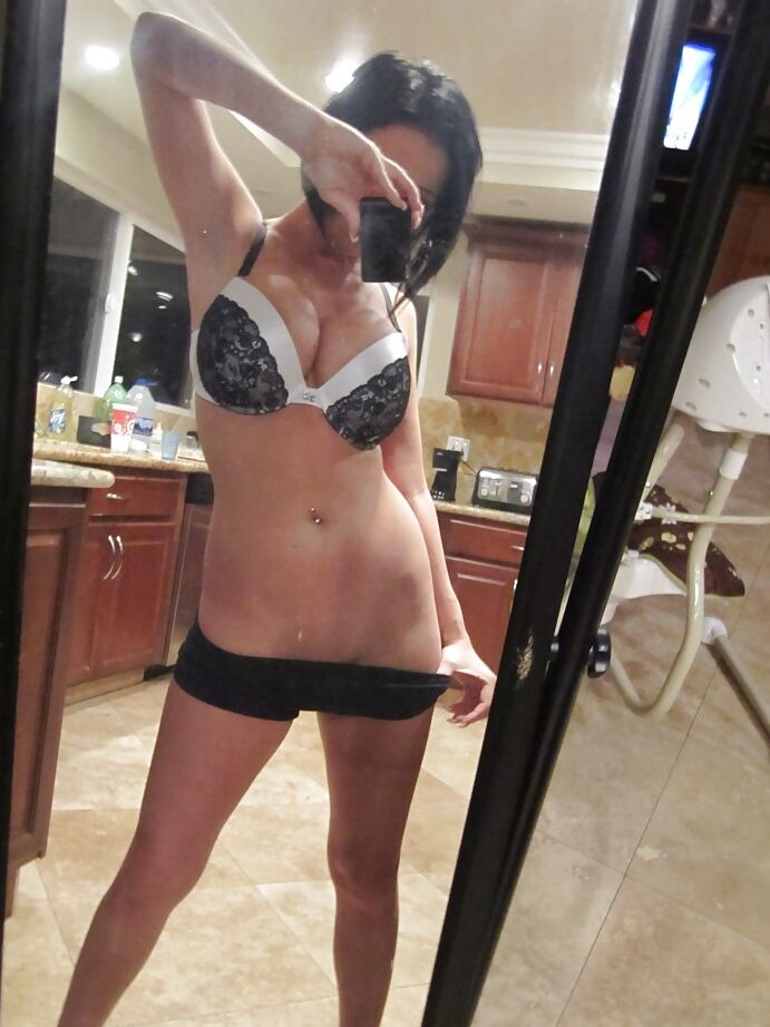 16P Dark haired babe Loni Evans snaps selfies while stripping in front of mirror