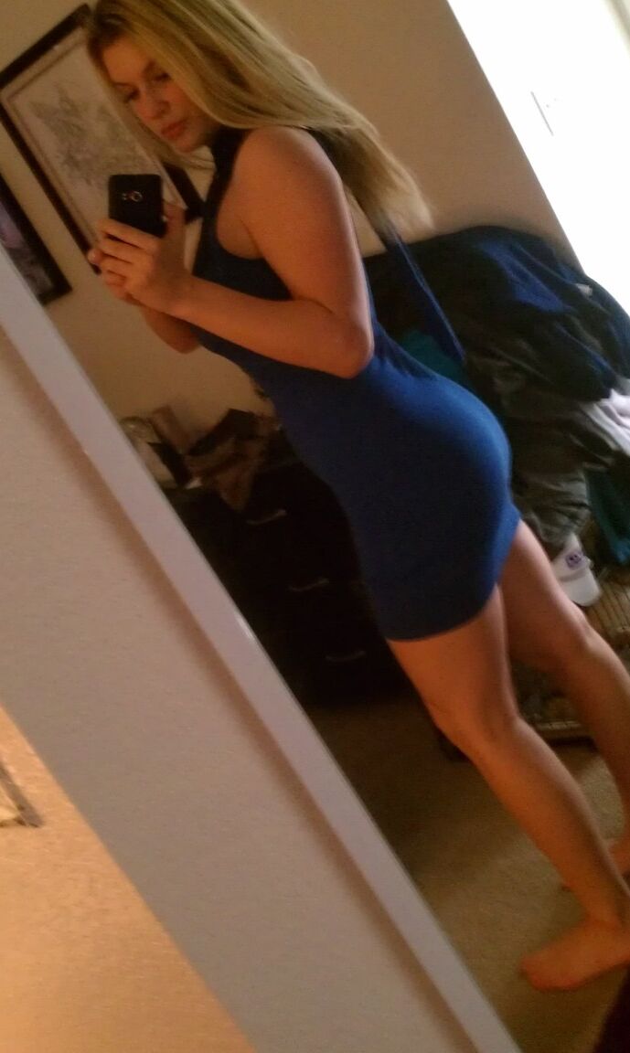 15P Chica rubia se toma selfies sin desnudos en varios lugares de su casa