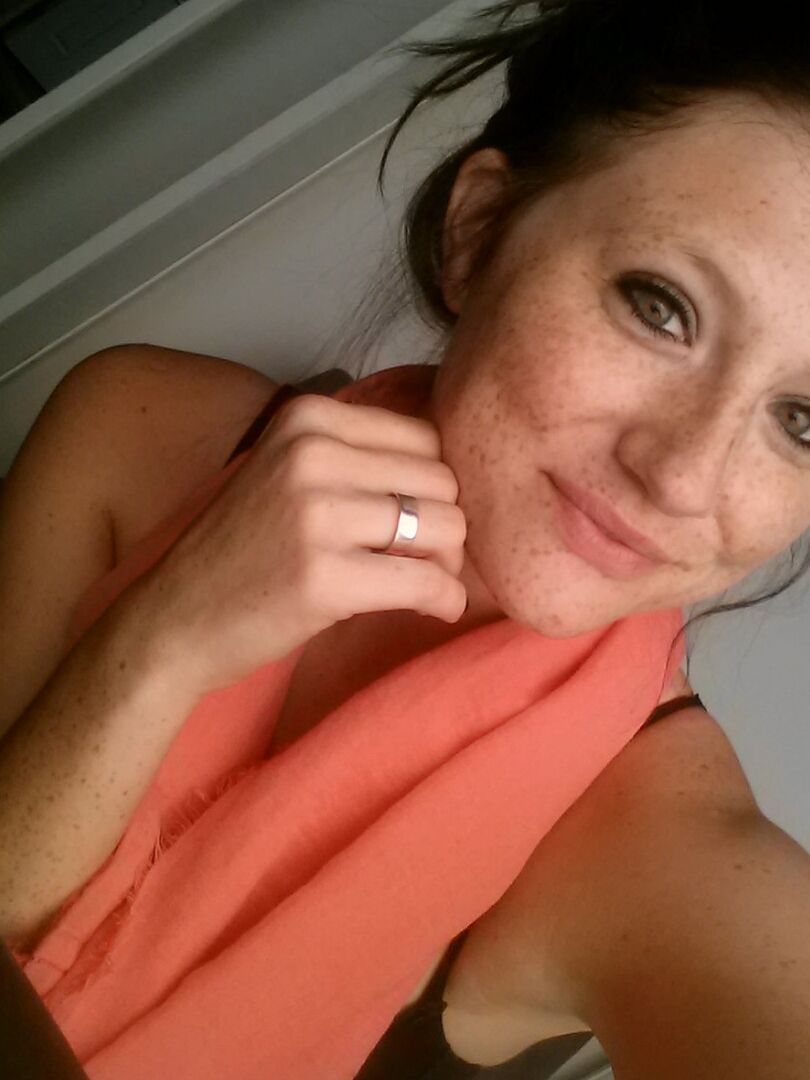 12P Selfies de pecas amateur mostrando las tetas de una adolescente caliente