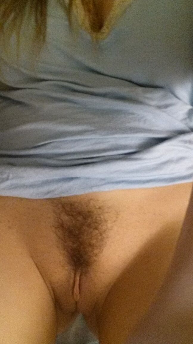 14P A amadora loira de bunda grande Danielle tira selfies espontâneas em todo o mundo