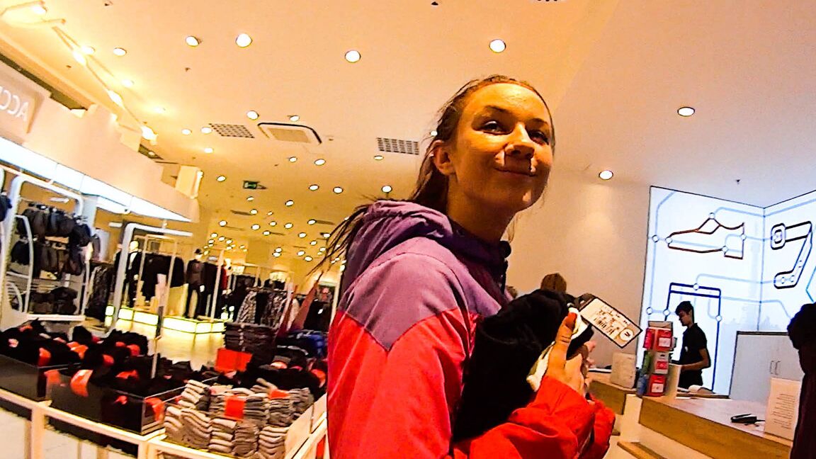 16P Doce menina amadora fodendo depois do passeio de compras