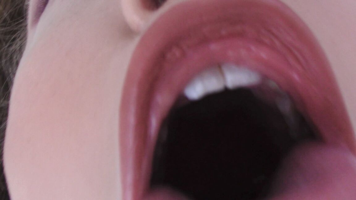 21P Loira MILF com peitos grandes Kagney linn Karter geme enquanto é transada no POV