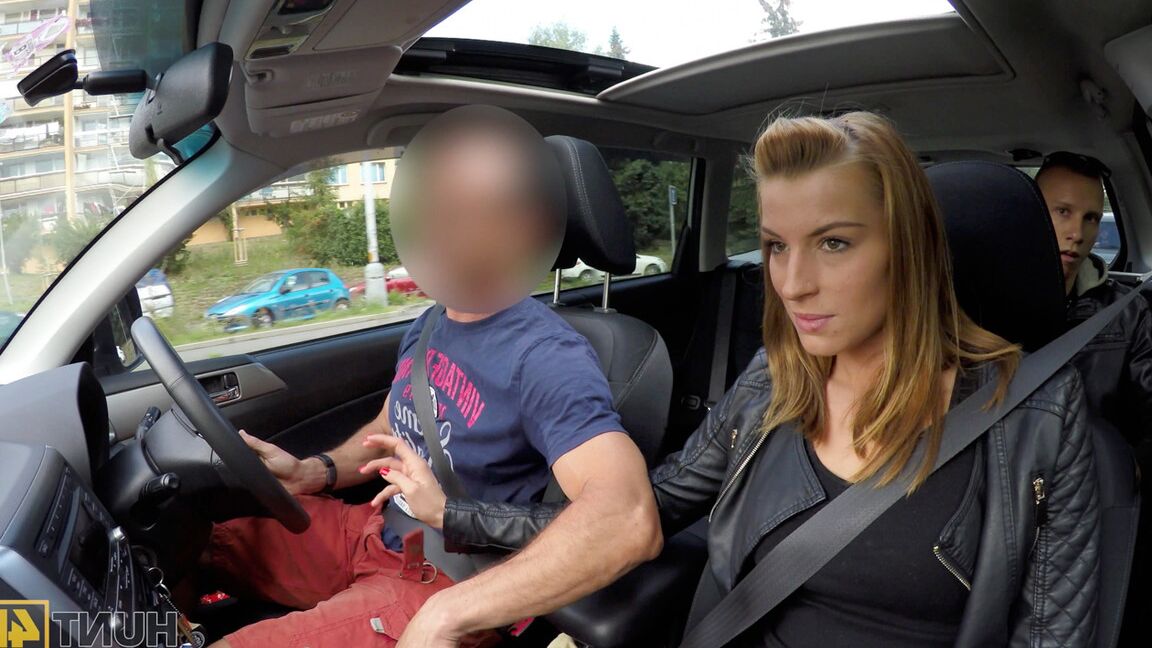12P J'étais près du centre commercial, je m'ennuyais dans ma voiture Trop de chasses