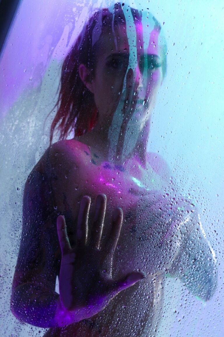 12P Puba Network Tana Lea takes a hot shower