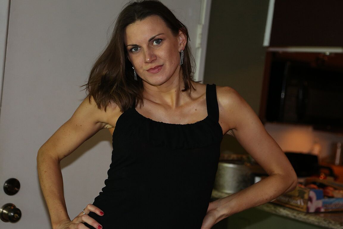 12P White woman gets totally naked before commencing a POV handjob