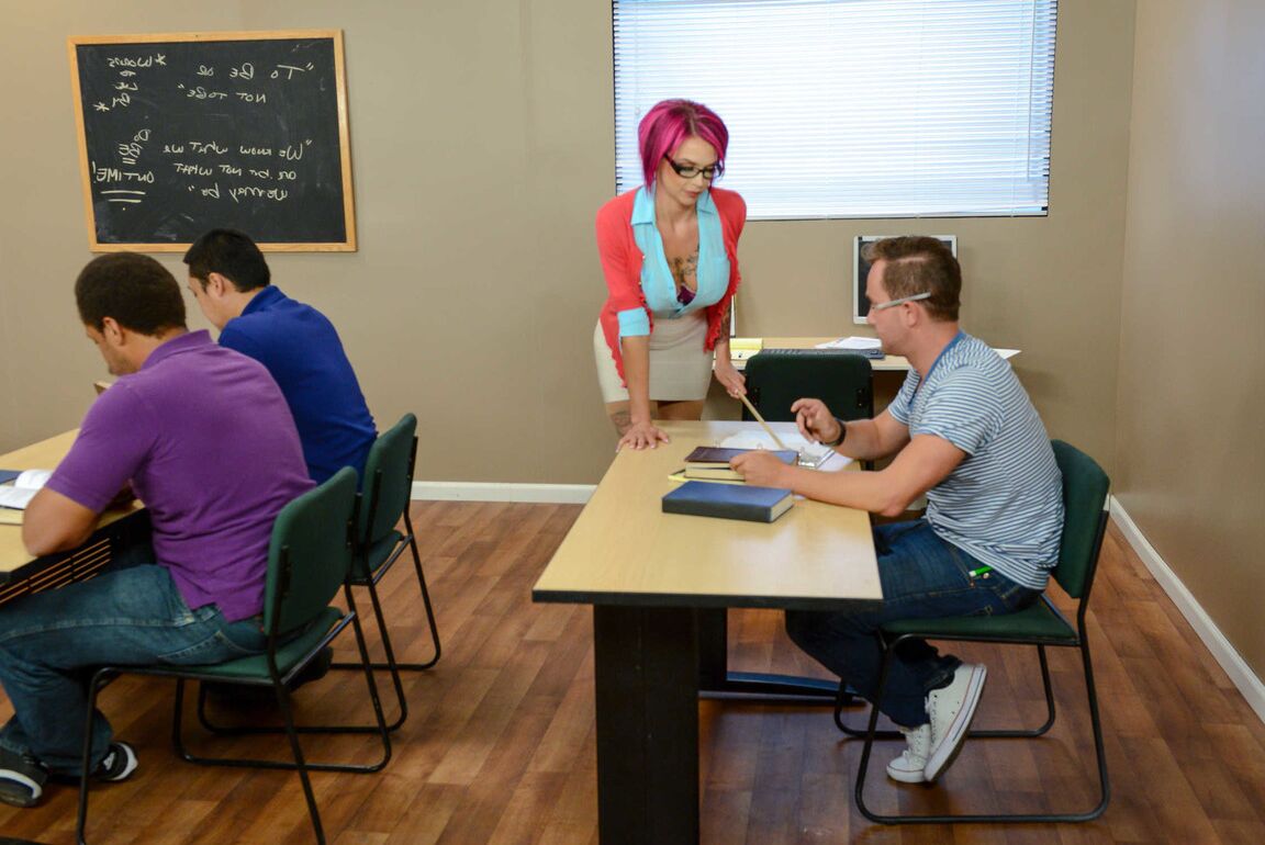 21P Tetonas En La Escuela Anna Bell Peaks