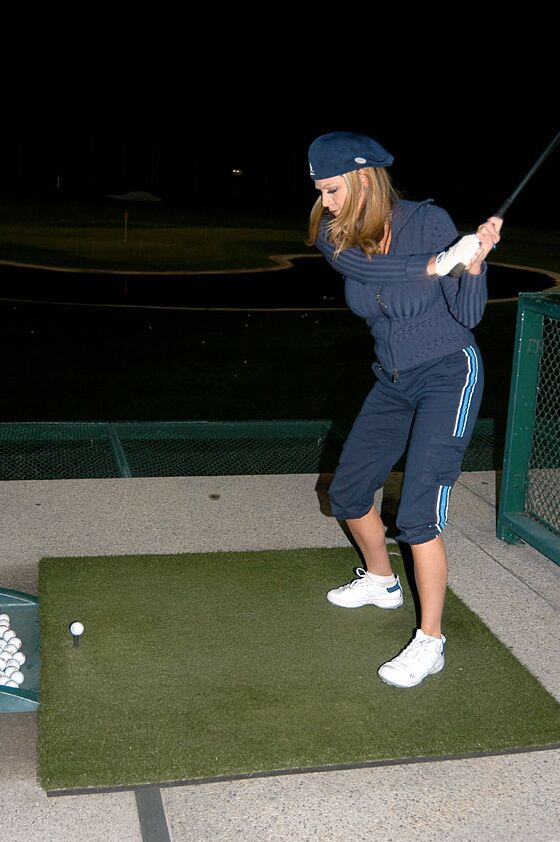 17P La sucia jugadora de golf Kelly Madison se hace una mamada dura después de un partido de golf