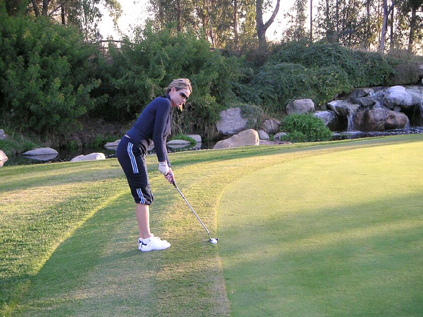 17P La sucia jugadora de golf Kelly Madison se hace una mamada dura después de un partido de golf