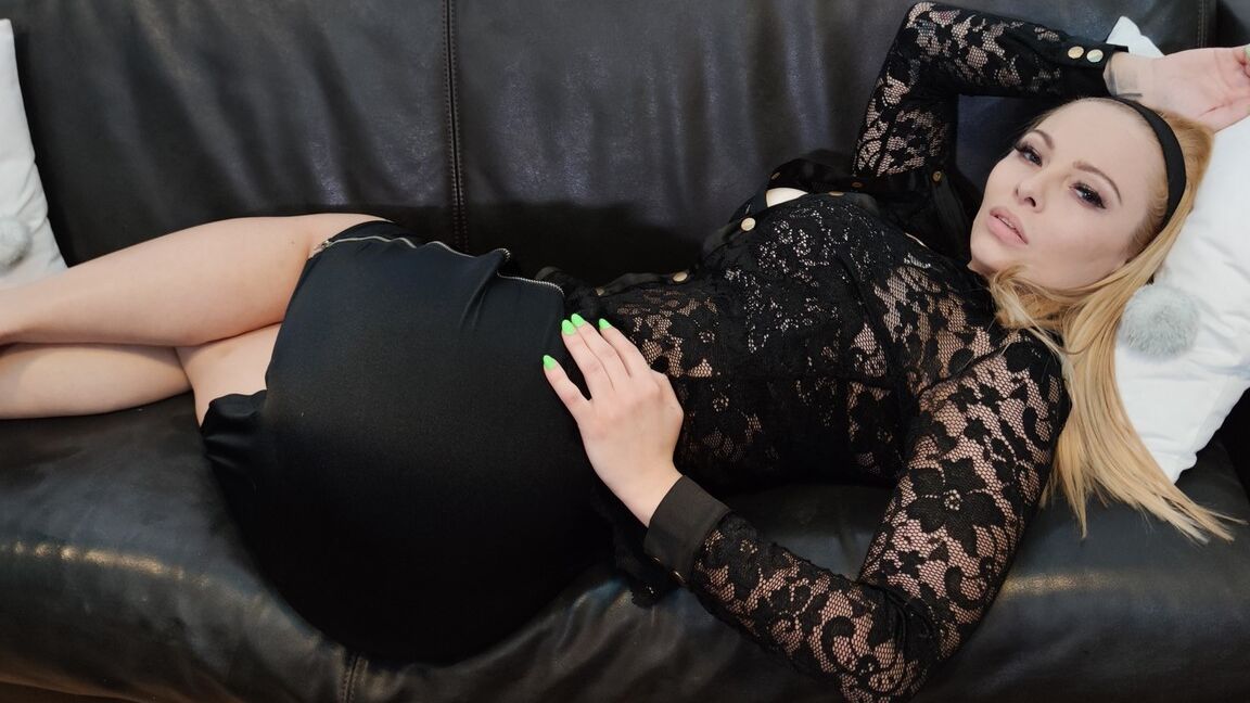 15P ジューシーなお尻を持つ巨乳の女の子がハメ撮りファック中に大きなチンポに犯される