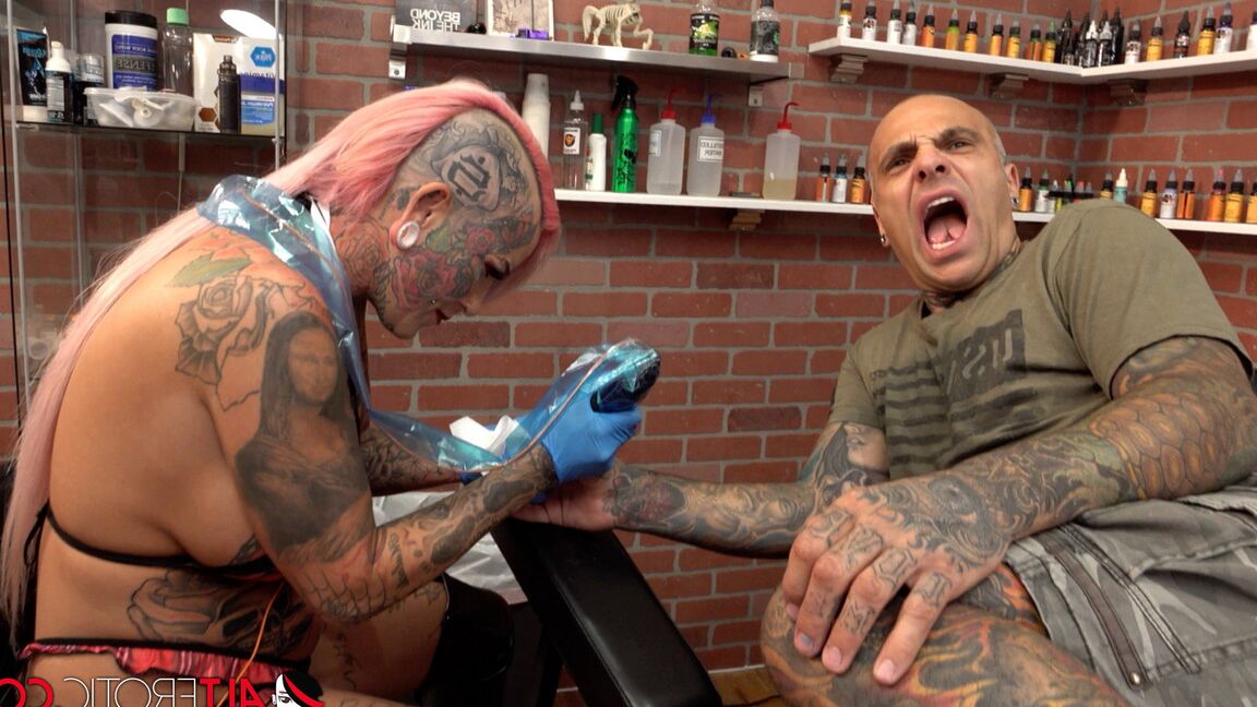 16P La tatuadora Evilyn Ink tiene relaciones sexuales después de hacerse un tatuaje
