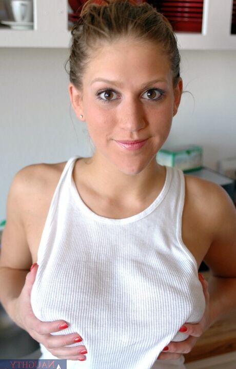 16P Big titted adolescente Eve Laurence tiras e acaricia fenda raspada
