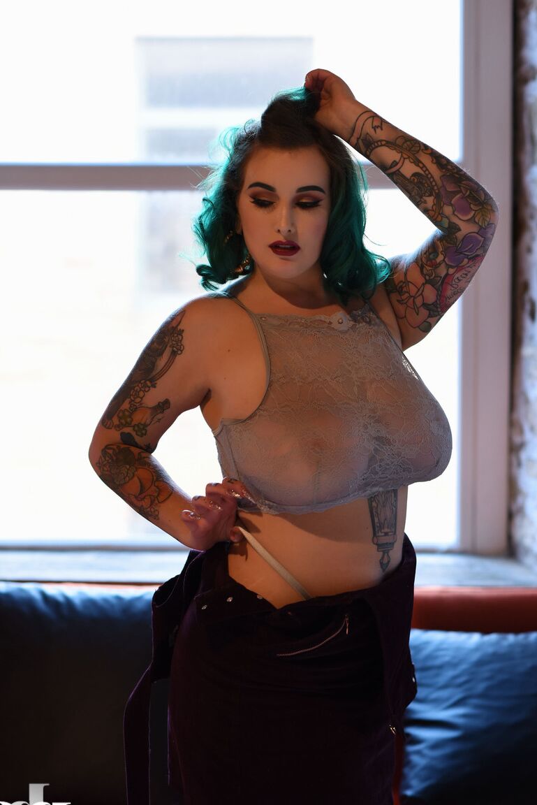 21P Chubby babe with green hair Galda Lou displays her huge boobs and fat ass