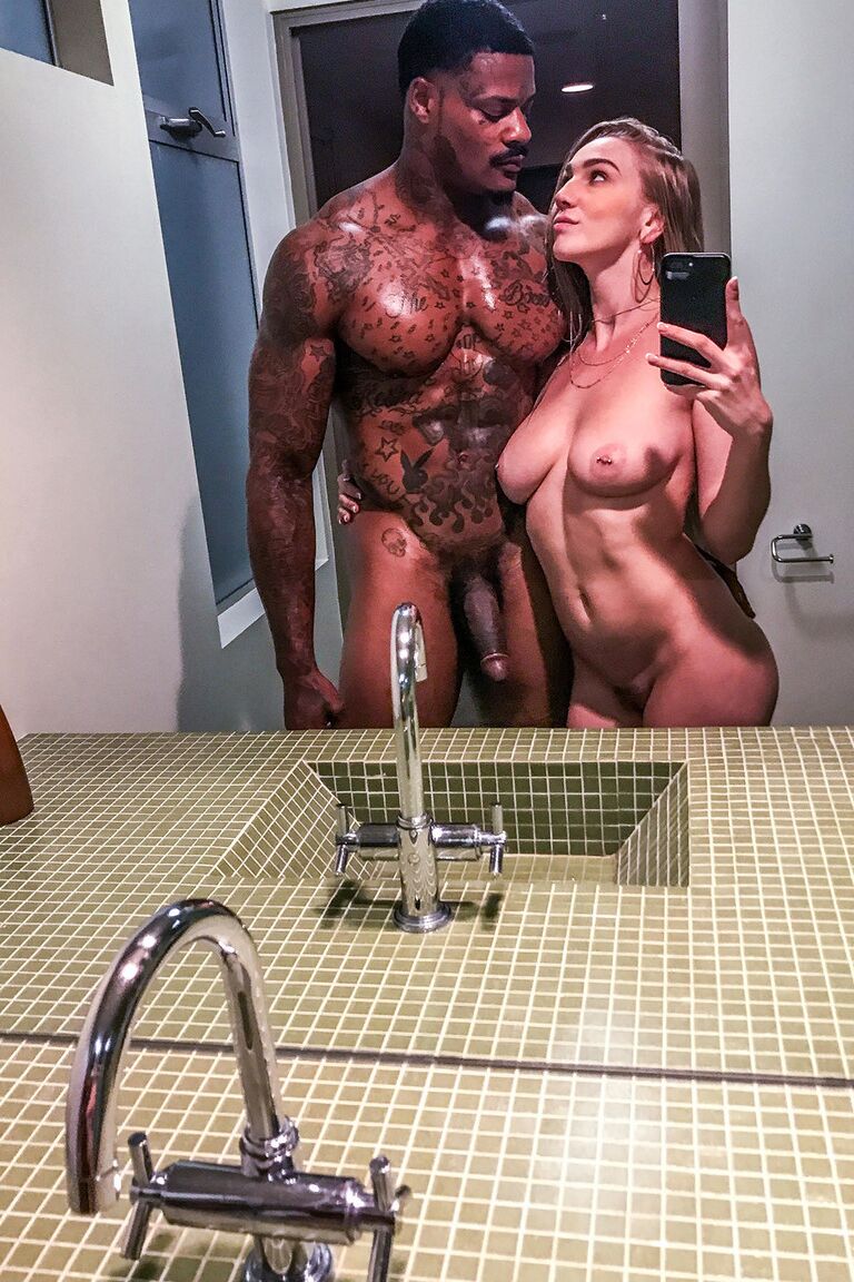 21P La seductora adolescente Kendra Sunderland hace alarde de sus grandes tetas
