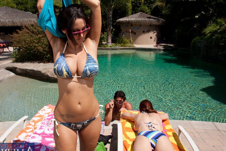14P Ava Addams adora andar de pau casado