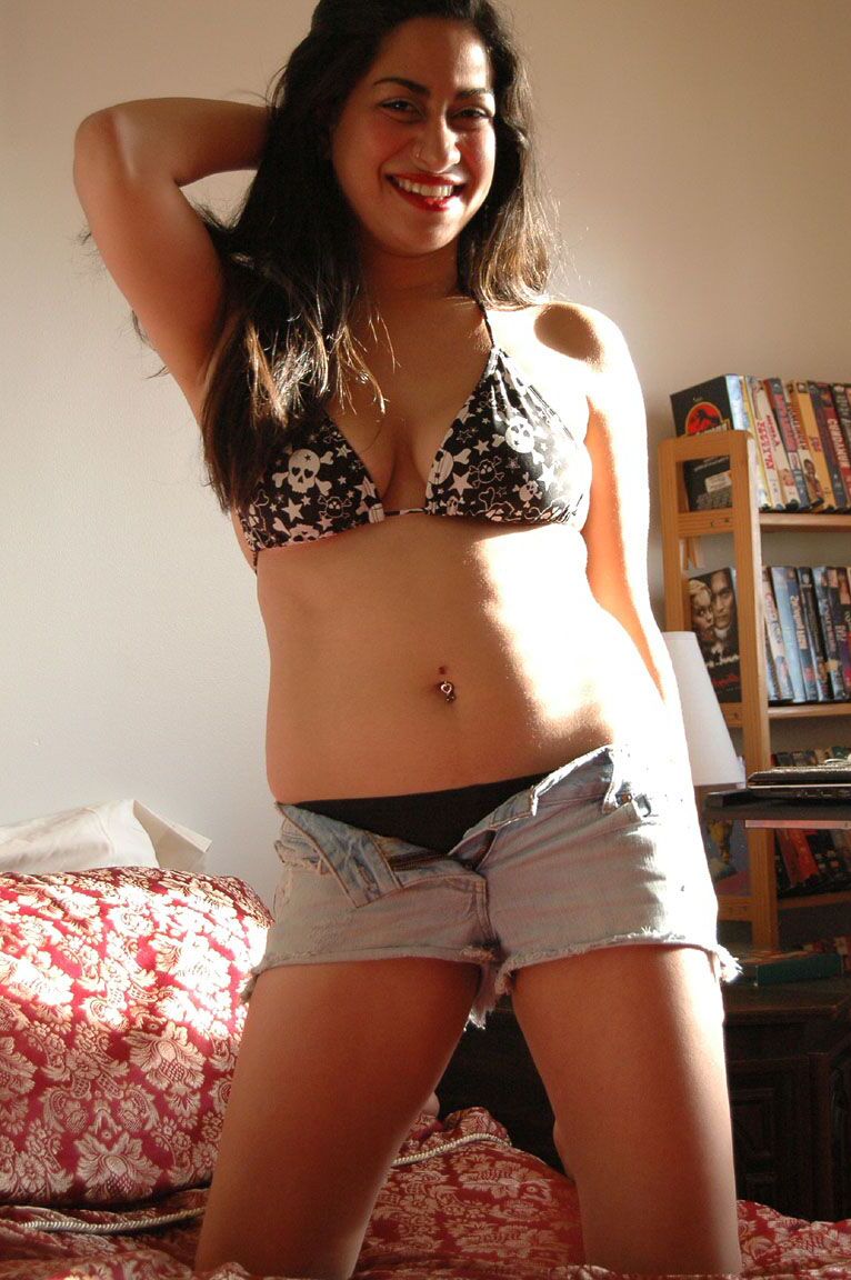 15P Montreal Dream Peituda gata provocando e posando sexy