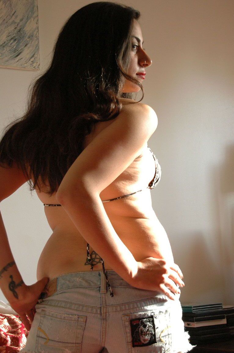 15P Montreal Dream Peituda gata provocando e posando sexy