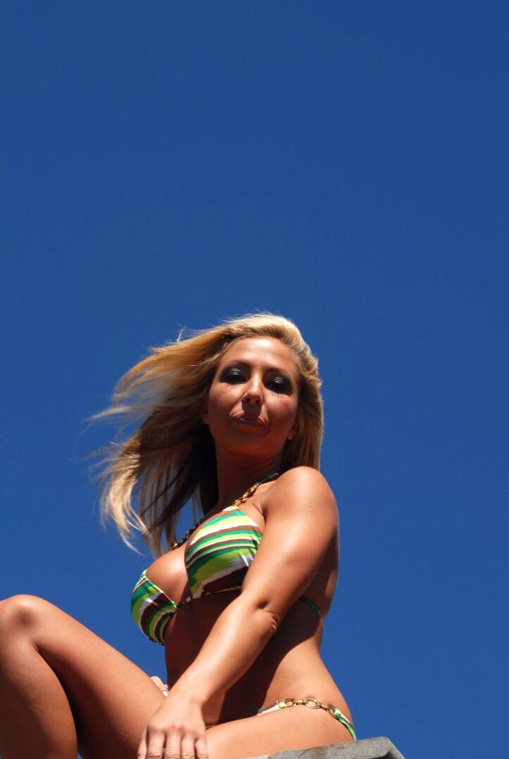 15P Fitness Beauties в зеленом топе