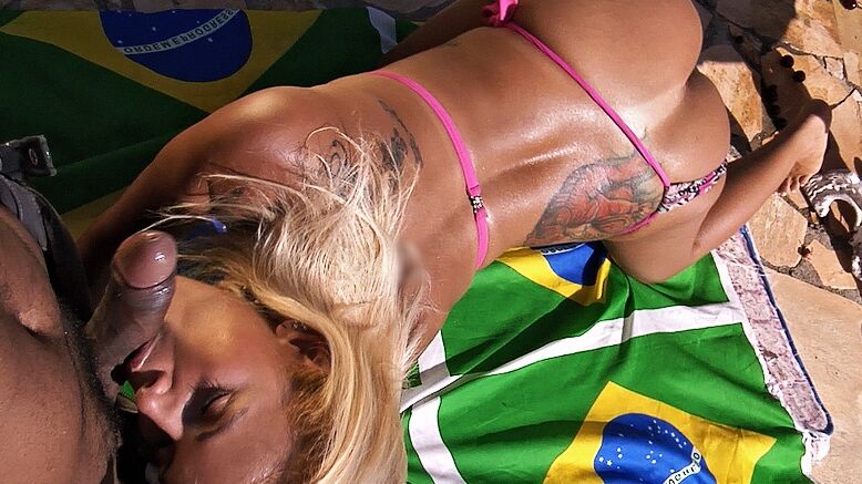Piscina externa 16P atrai milf excitada Hiady Mansur para sexo anal hardcore