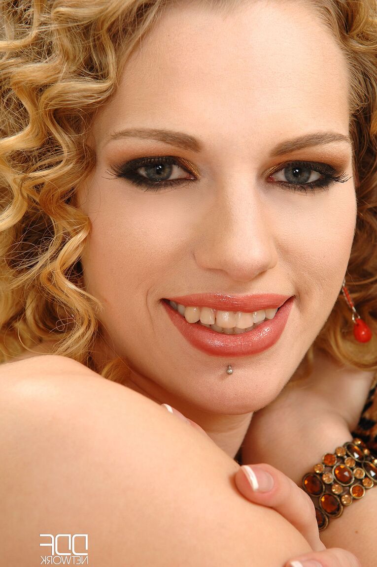21P Mundo Pornô Aneta