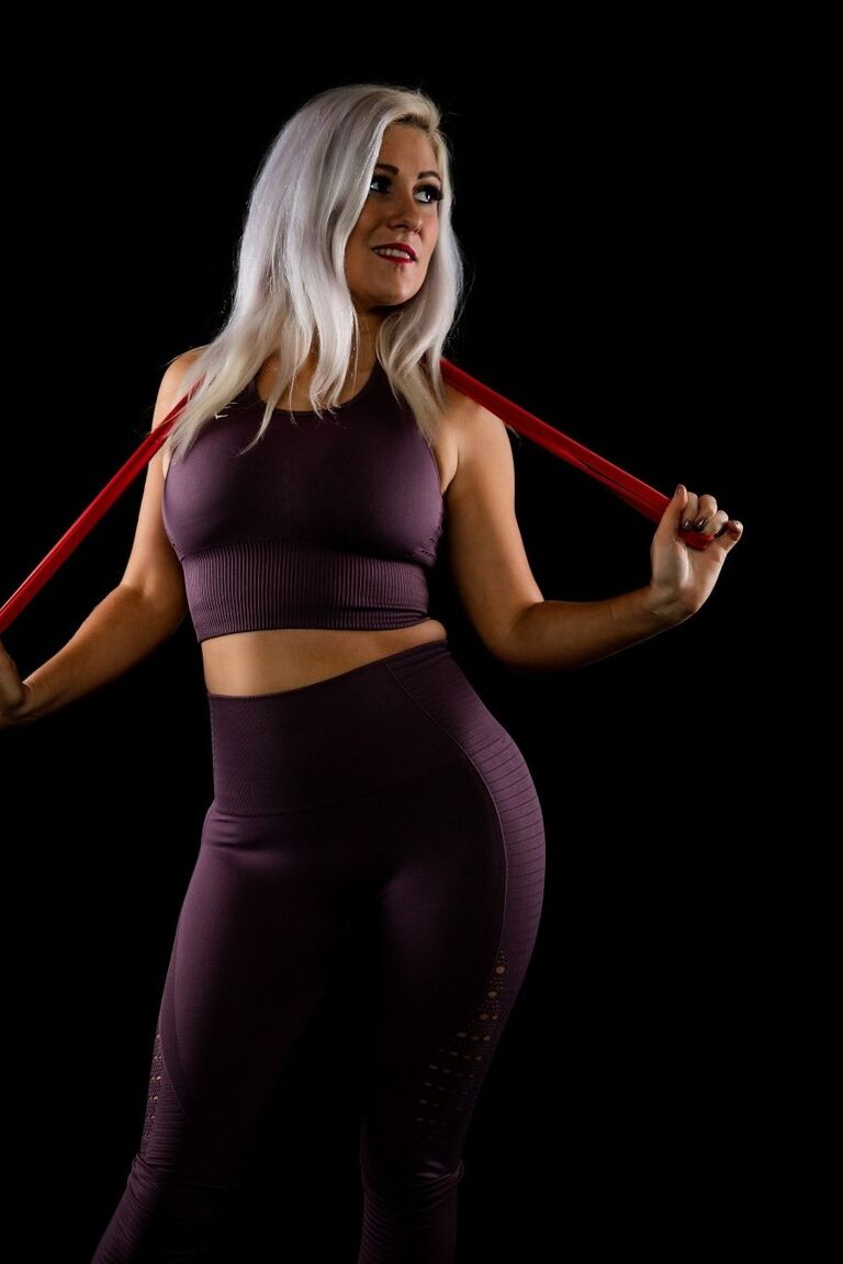 12P Athletic babe Lu Elissa stands naked after removing spandex workout clothes