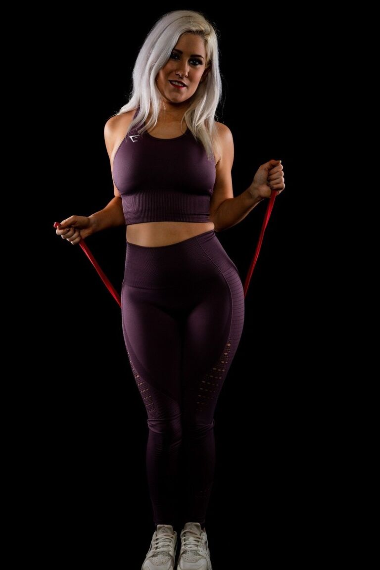 12P Athletic babe Lu Elissa stands naked after removing spandex workout clothes