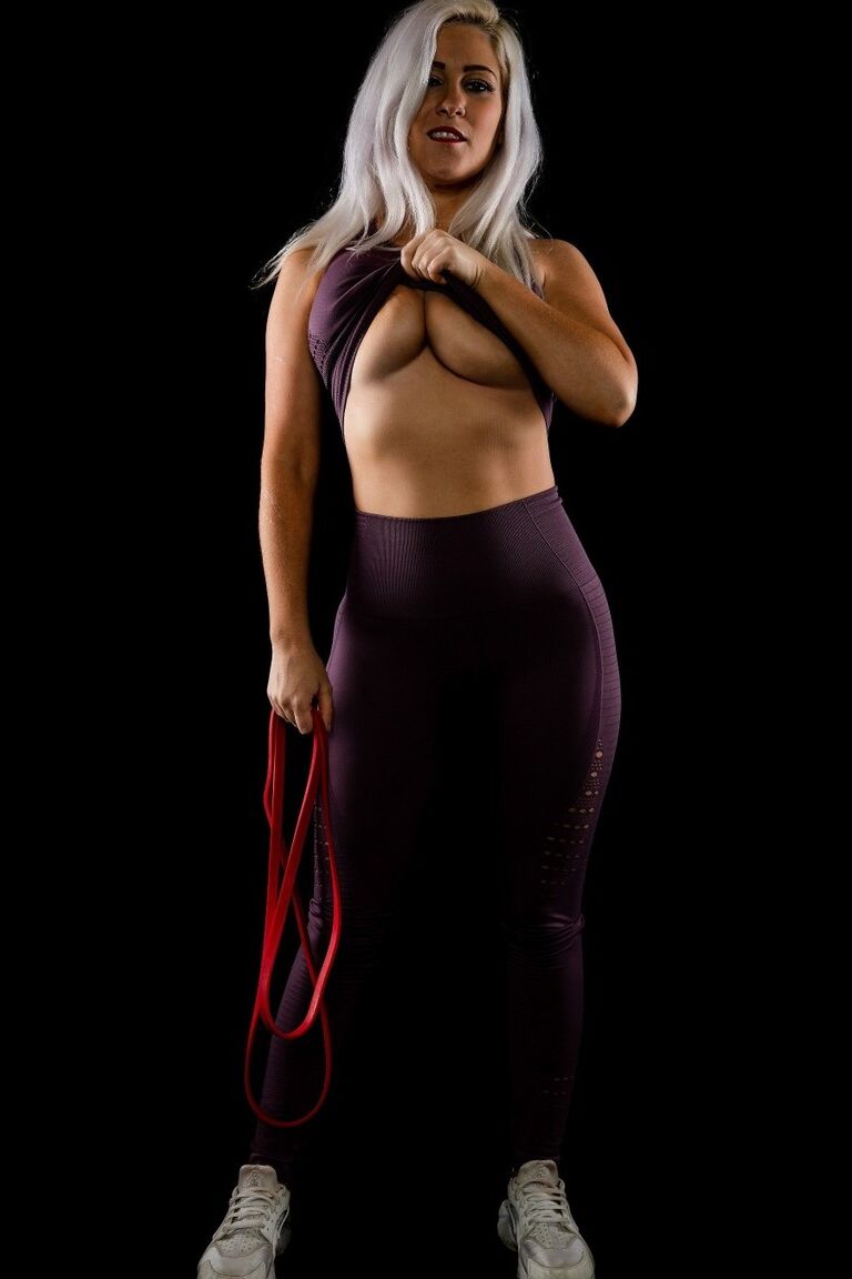 12P Athletic babe Lu Elissa stands naked after removing spandex workout clothes