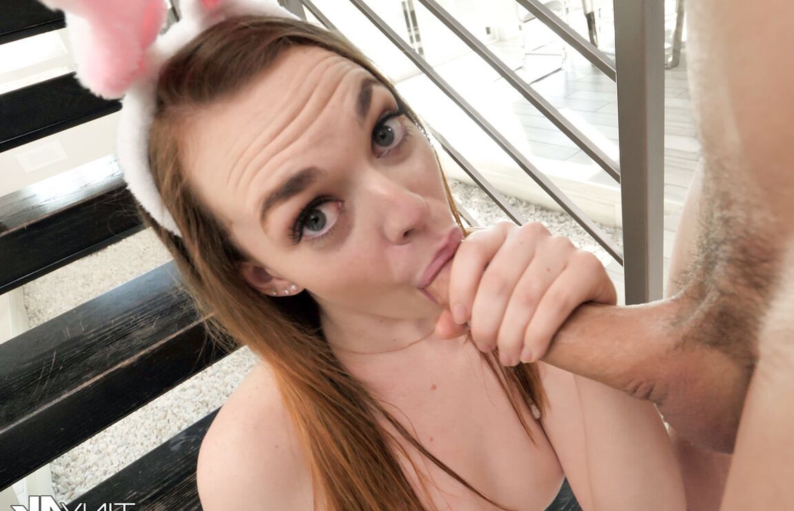 21P La pelirroja Samantha Reigns recibe un creampie en su dulce y enorme coño en un caliente sexo POV