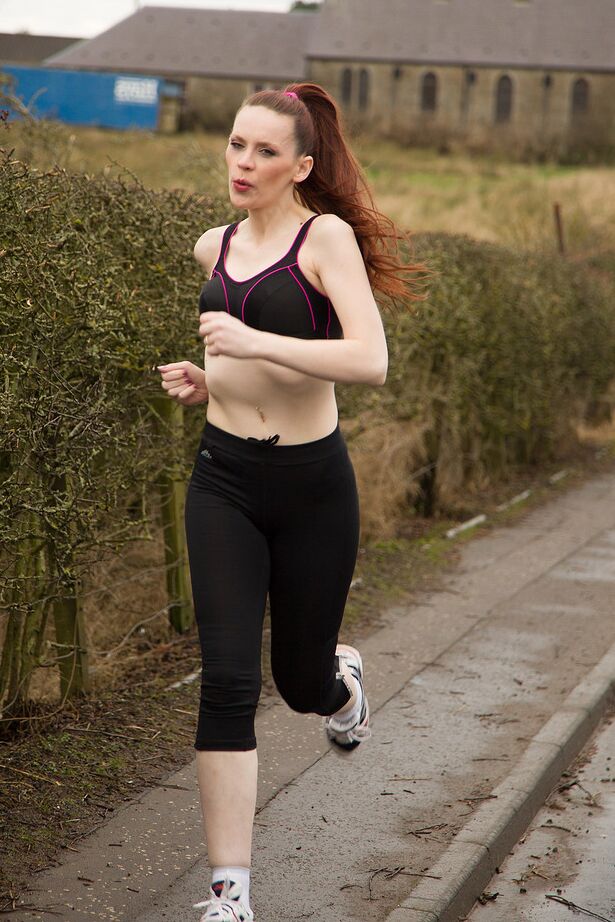 16P Fit 30 plus lady Mystique doffs spandex jogging attire before showing her bush