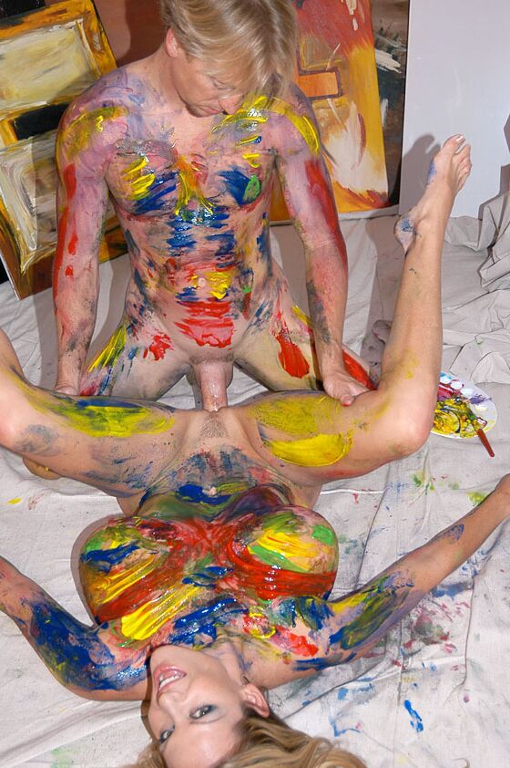 17P Freaky estudiante de arte pinta el cuerpo sexy de Kelly Madison y se la folla hasta el fondo