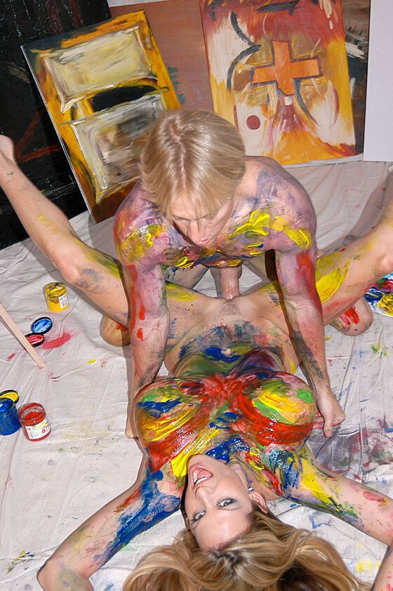 17P Freaky estudiante de arte pinta el cuerpo sexy de Kelly Madison y se la folla hasta el fondo