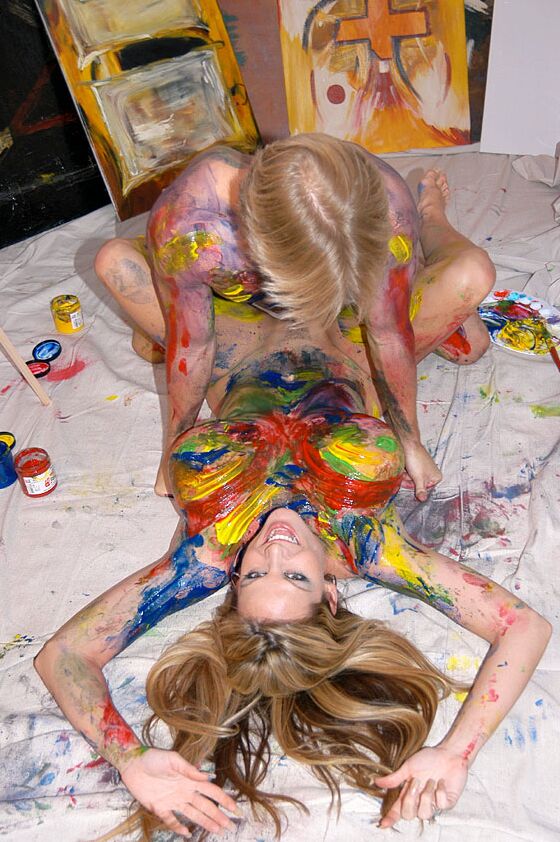 17P Freaky estudiante de arte pinta el cuerpo sexy de Kelly Madison y se la folla hasta el fondo