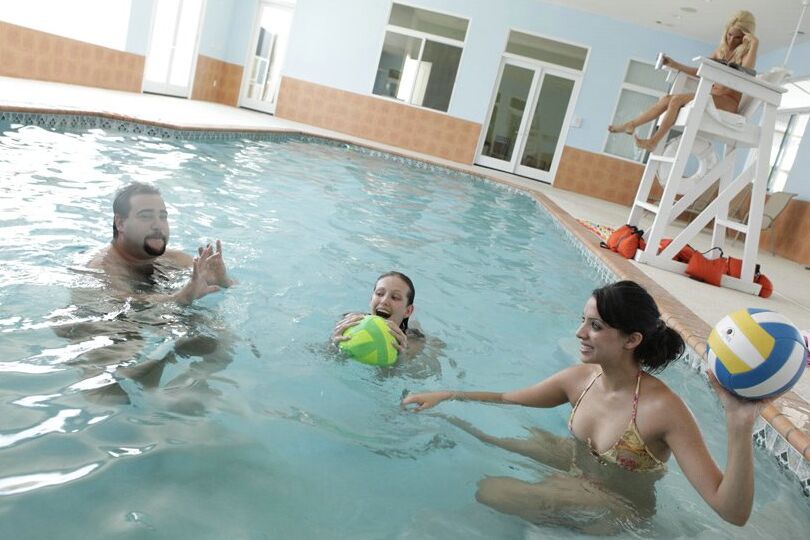 16P Luxurious MILF in sexy bikini Diamond Foxxx banged at the pool side