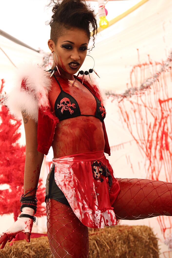 16P Ebony girl Skin Diamond wields a chainsaw before fucking a white guy in a tent