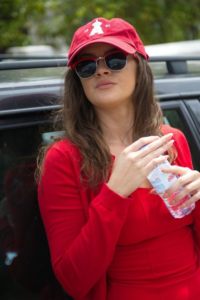 12P Babe Brook Wright flashes her goodies during public workout