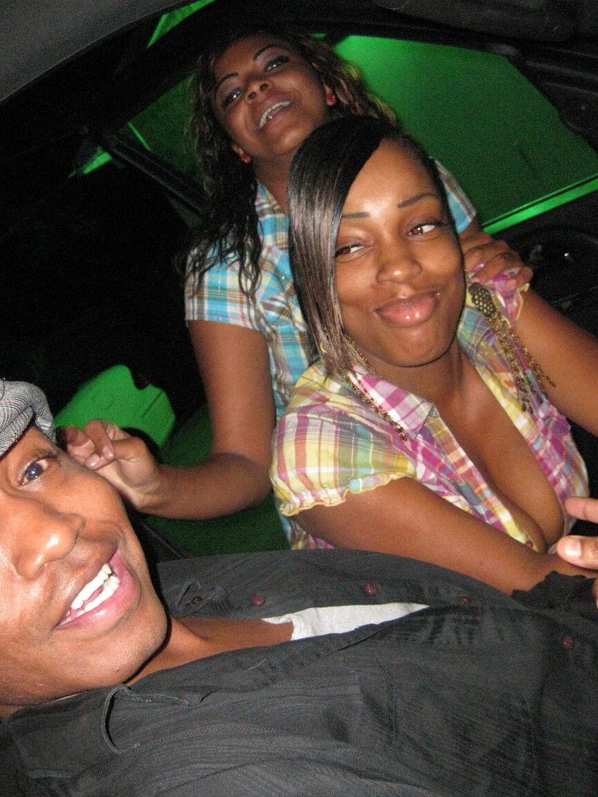 18P, une fille ébène aux seins naturels, Brown Suga, se déchaîne dans cette orgie incroyable