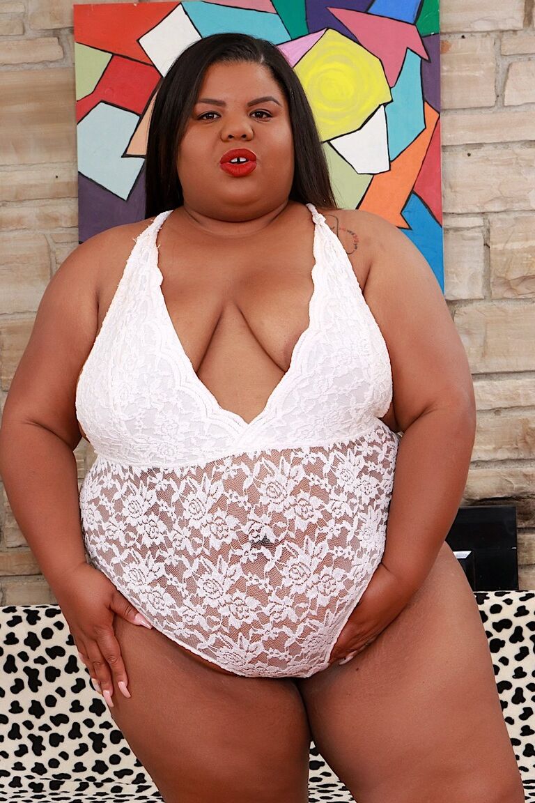 16P Ebony SSBBW Peaches Love ditches her lingerie before masturbating on a futon