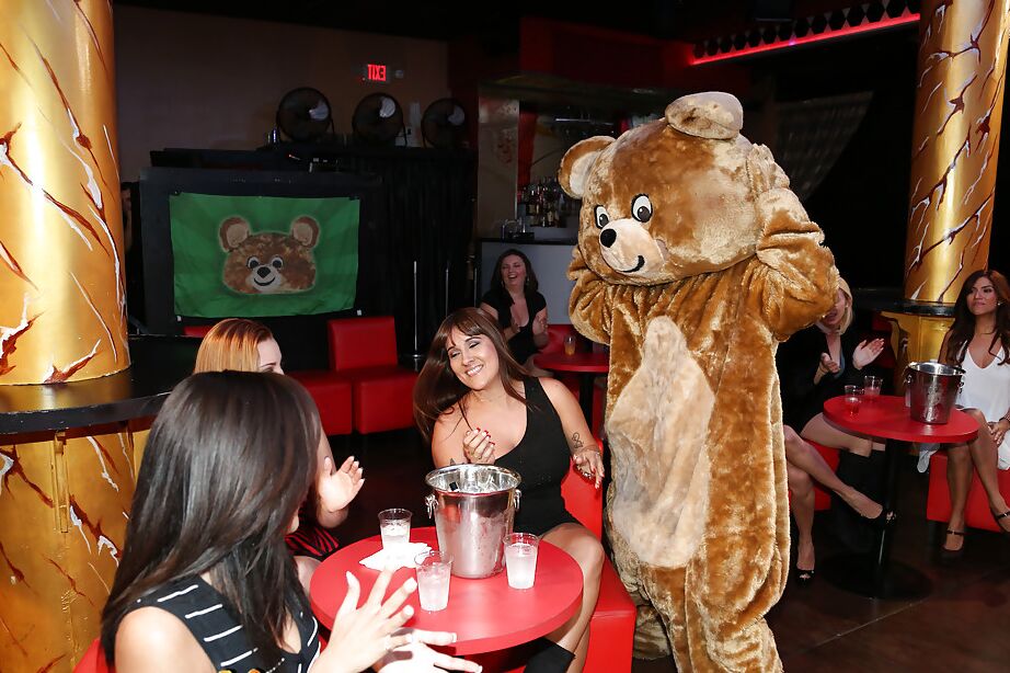 16P Smooth babes having so much fun and blowjobs at the latina party