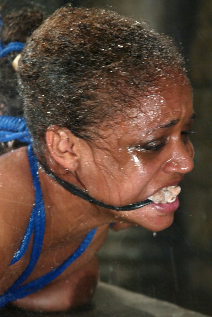 21P Sargento Mayor de Bondage de Agua, Sinnamon Love