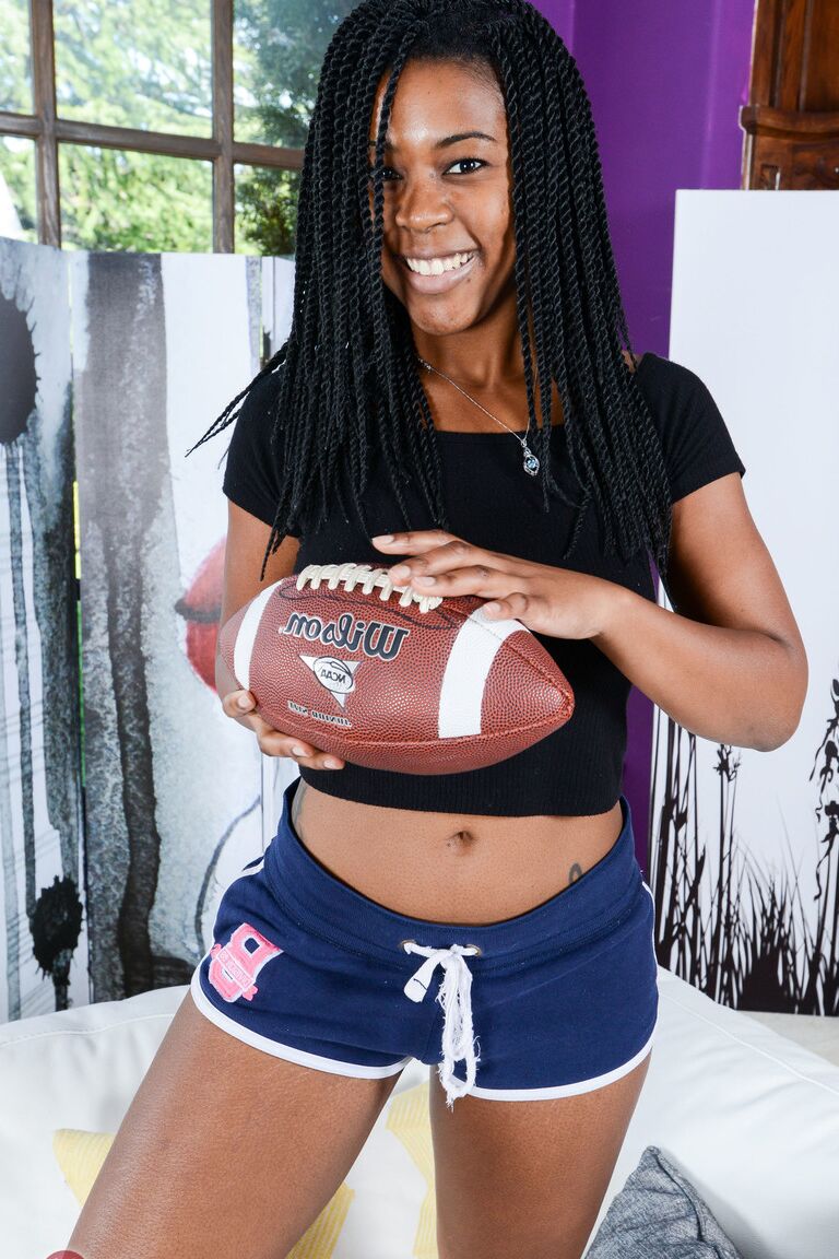 17P Garota negra solo Janelle Taylor agarra sua bunda grande depois de expor seu castor