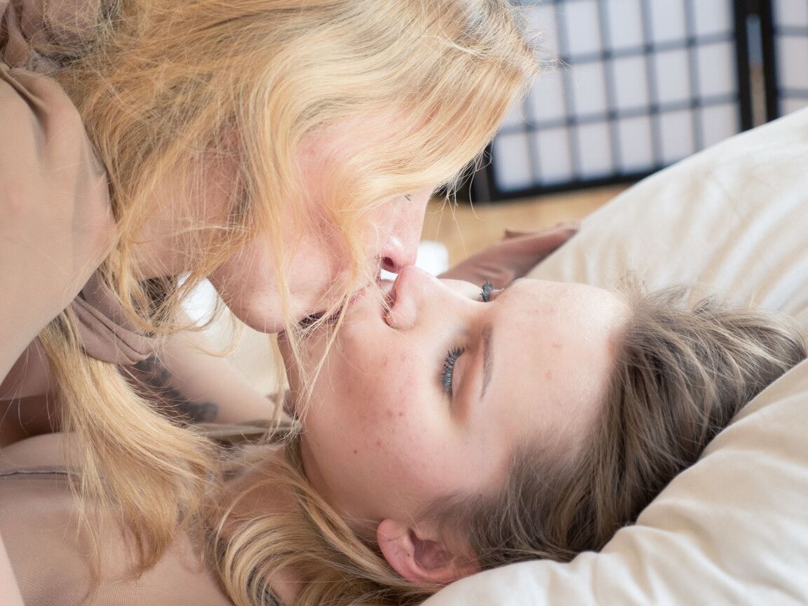 21P The Life Erotic Elizabeth L, Emma O