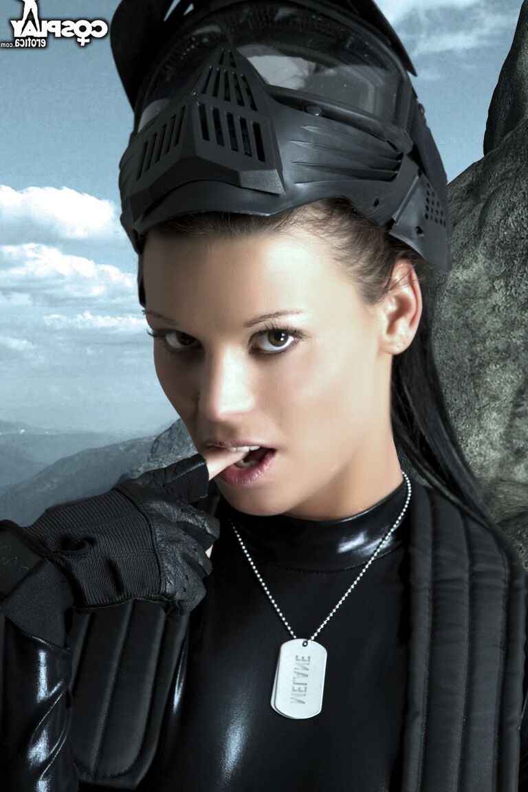 12P Cosplay Erotica Melane L'Infiltrateur cosplay nu