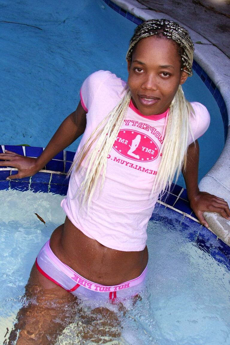 16P Noir TGirls Lierre