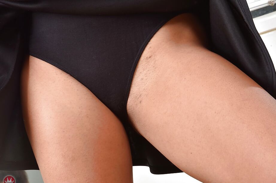 16P Incrível show de masturbação solo de nudez ao longo de nud ébano Loni Legend