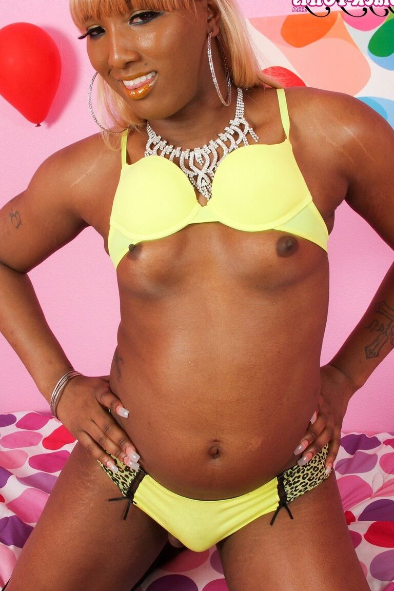 16P Preto TGirls Kimmy