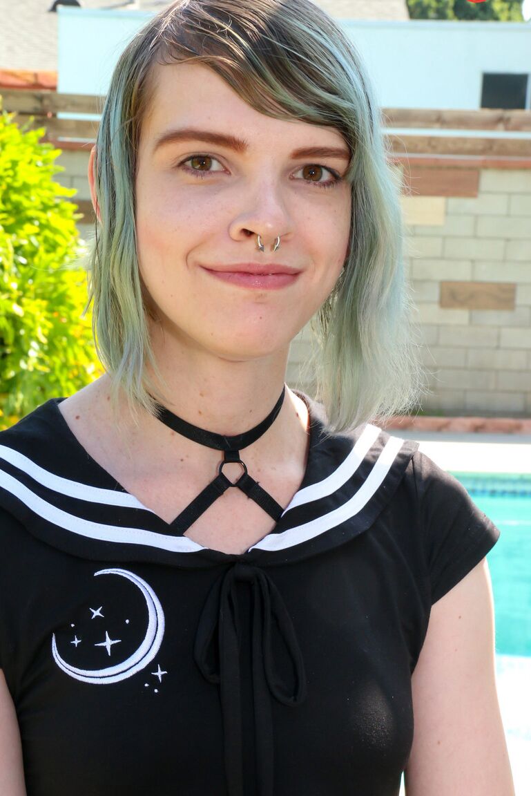16P Transex POV Anri Singer, Buddy Wood